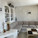 Apartment Castle81homes White , Sea View House *