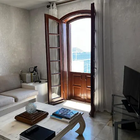 Apartment Castle81homes White , Sea View House