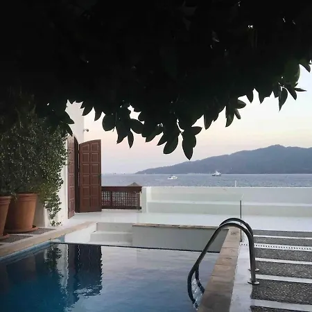 Apartment Castle81homes White , Sea View House *