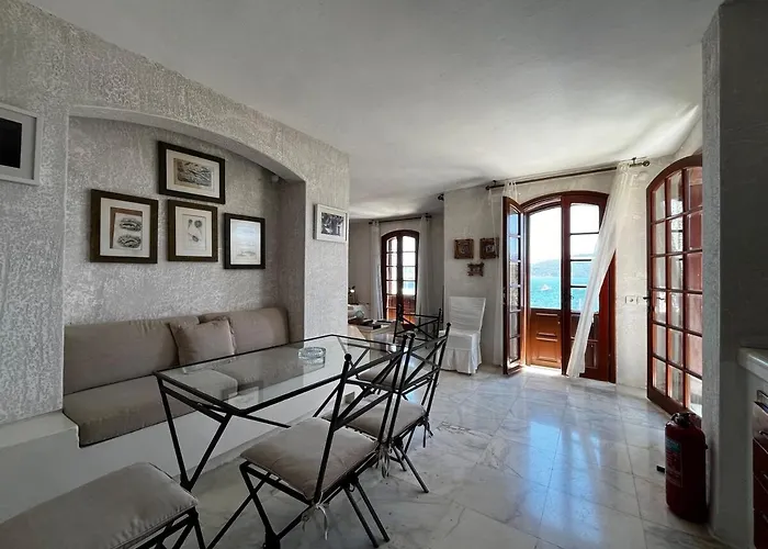 Castle81homes White , Sea View House Daire