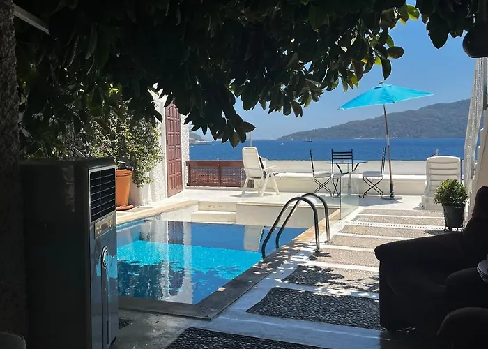 Castle81homes White , Sea View House *