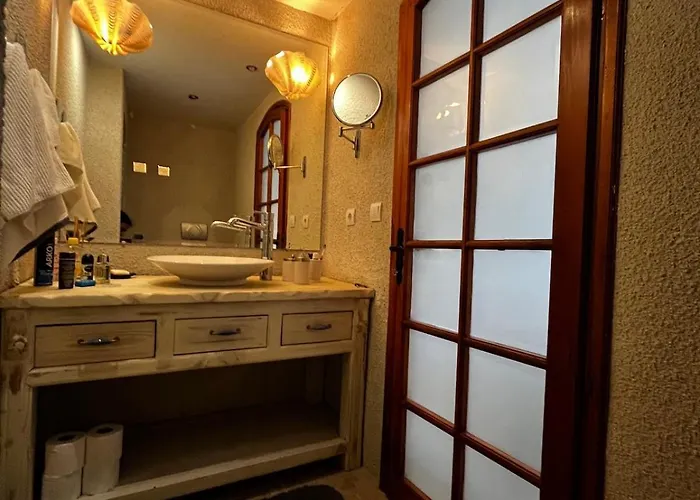 Castle81homes White , Sea View House *