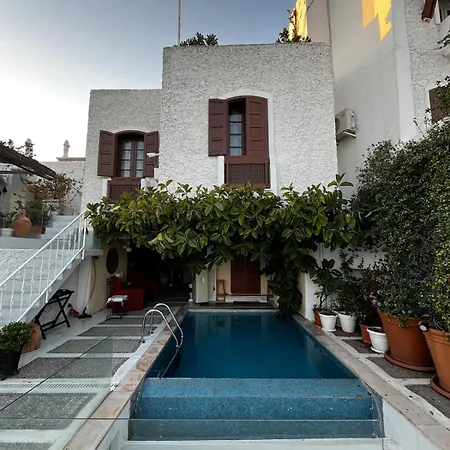 Apartment Castle81homes White , Sea View House