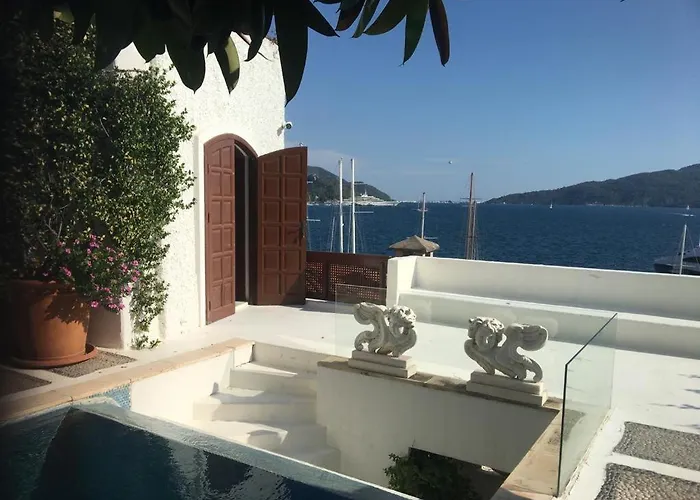 Apartment Castle81homes White , Sea View House