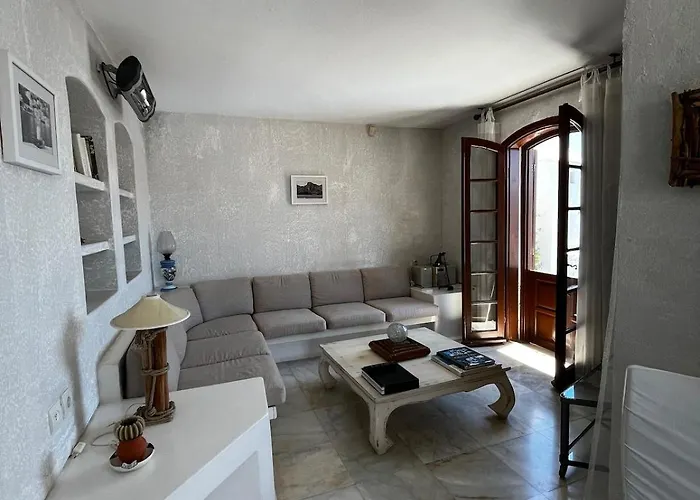 Castle81homes White , Sea View House *