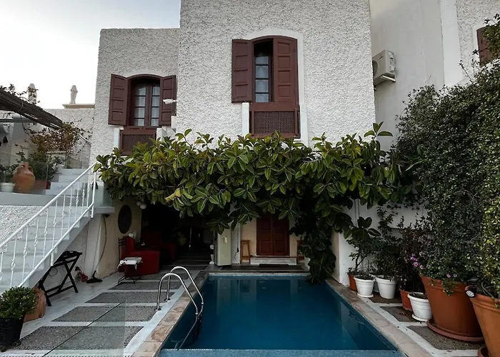 Apartment Castle81homes White , Sea View House