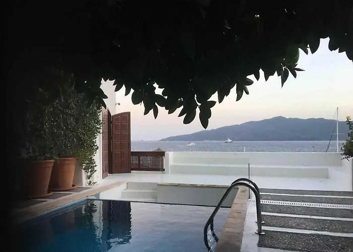 Apartment Castle81homes White , Sea View House *