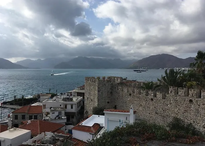 Castle81homes White , Sea View House